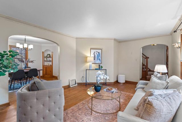 4522 N Marlborough DRIVE, Shorewood, WI 53211