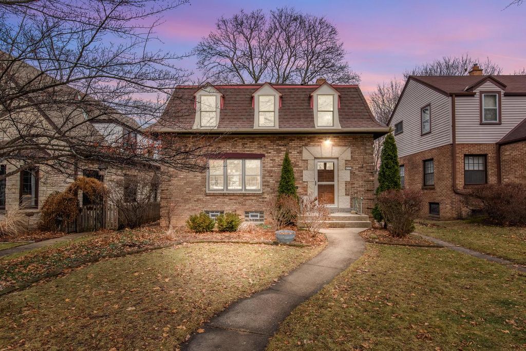 4522 N Marlborough DRIVE, Shorewood, WI 53211