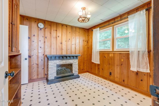 325 Ridgewood Drive, Kingsport, TN 37660