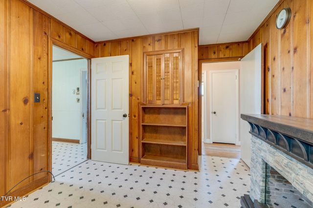 325 Ridgewood Drive, Kingsport, TN 37660