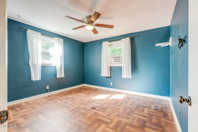325 Ridgewood Drive, Kingsport, TN 37660