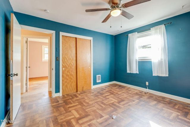 325 Ridgewood Drive, Kingsport, TN 37660