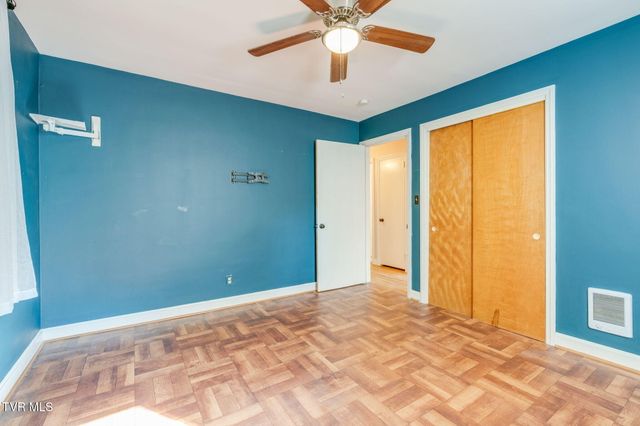 325 Ridgewood Drive, Kingsport, TN 37660