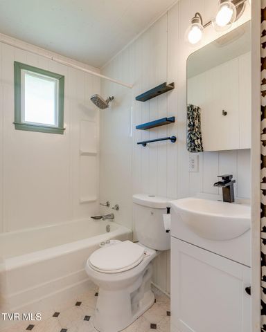 325 Ridgewood Drive, Kingsport, TN 37660
