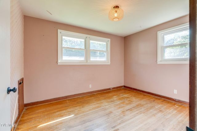 325 Ridgewood Drive, Kingsport, TN 37660