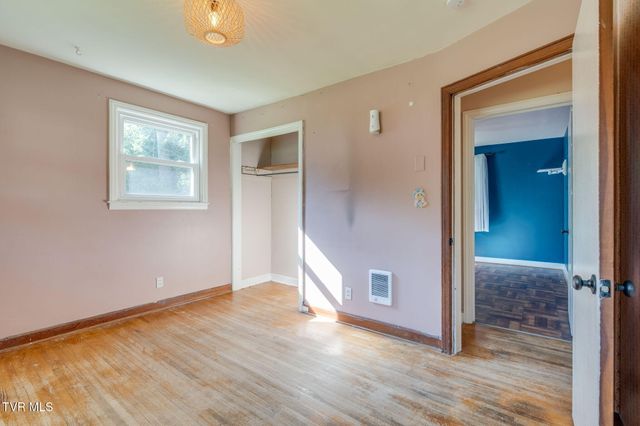 325 Ridgewood Drive, Kingsport, TN 37660