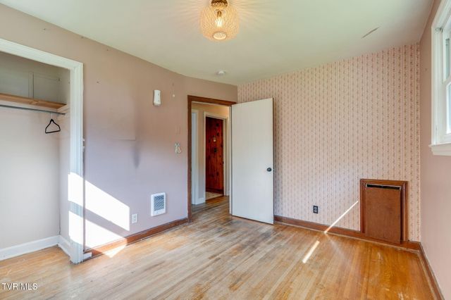 325 Ridgewood Drive, Kingsport, TN 37660