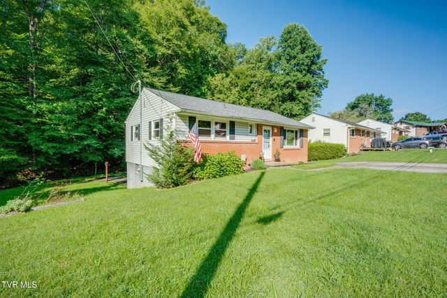 325 Ridgewood Drive, Kingsport, TN 37660