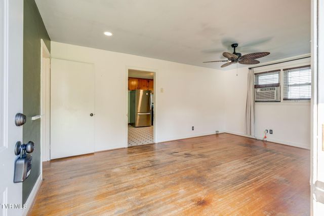 325 Ridgewood Drive, Kingsport, TN 37660