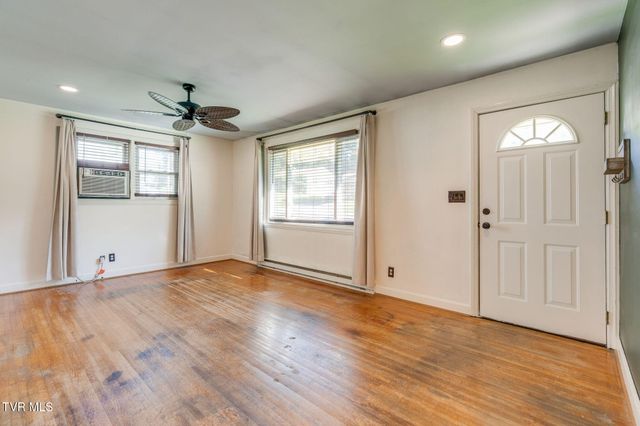 325 Ridgewood Drive, Kingsport, TN 37660