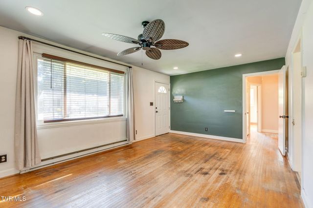 325 Ridgewood Drive, Kingsport, TN 37660