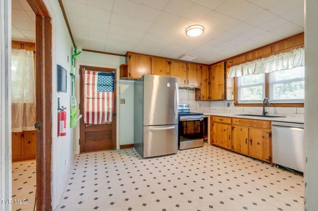 325 Ridgewood Drive, Kingsport, TN 37660