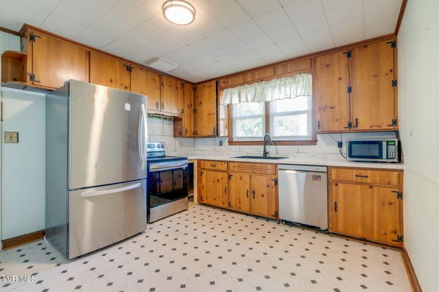 325 Ridgewood Drive, Kingsport, TN 37660
