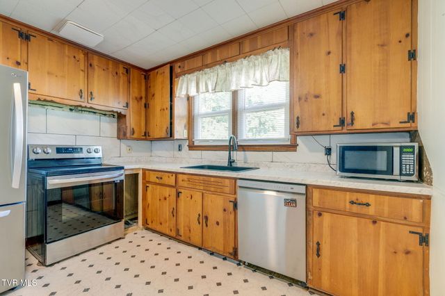 325 Ridgewood Drive, Kingsport, TN 37660