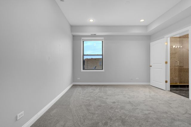 1154 N Kedzie Avenue 402, Chicago, IL 60651