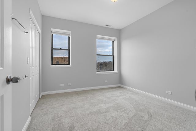 1154 N Kedzie Avenue 402, Chicago, IL 60651