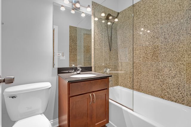 1154 N Kedzie Avenue 402, Chicago, IL 60651