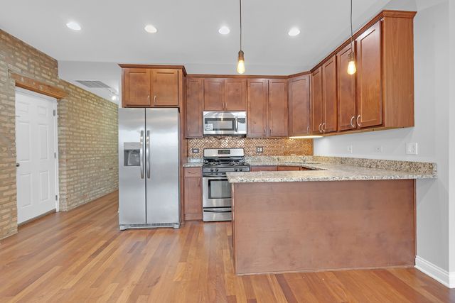 1154 N Kedzie Avenue 402, Chicago, IL 60651