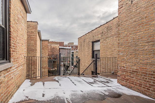 1154 N Kedzie Avenue 402, Chicago, IL 60651