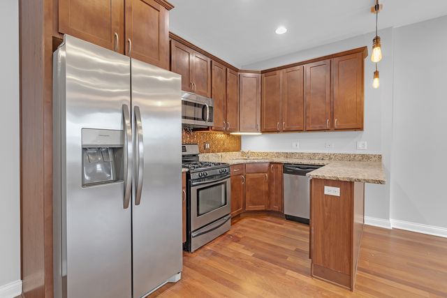 1154 N Kedzie Avenue 402, Chicago, IL 60651