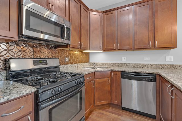 1154 N Kedzie Avenue 402, Chicago, IL 60651