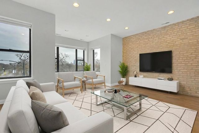 1154 N Kedzie Avenue 402, Chicago, IL 60651