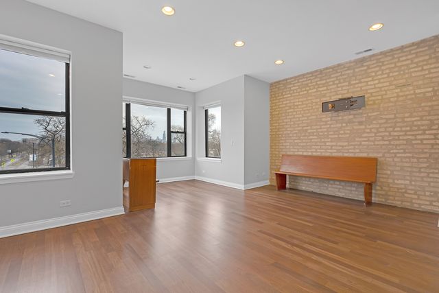 1154 N Kedzie Avenue 402, Chicago, IL 60651