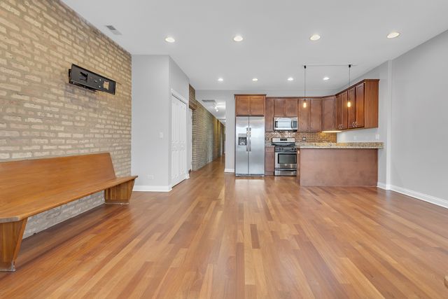 1154 N Kedzie Avenue 402, Chicago, IL 60651