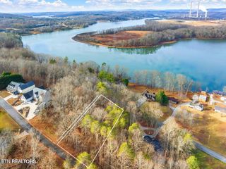 106 Lakeview Drive, Harriman, TN 37748