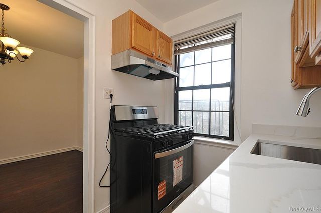 180 Garth Road 4F, Scarsdale, NY 10583