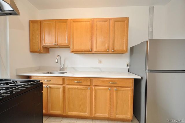 180 Garth Road 4F, Scarsdale, NY 10583