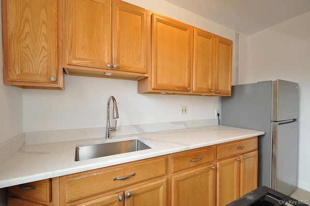 180 Garth Road 4F, Scarsdale, NY 10583