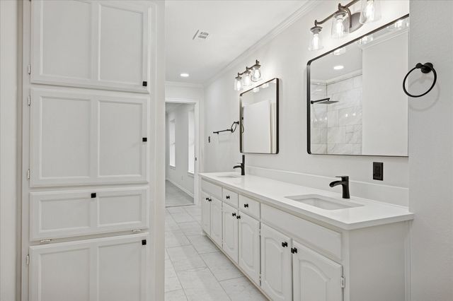 62 Legend Road, Benbrook, TX 76132