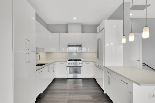 771-781 Harrison PH-8, Boston, MA 02118