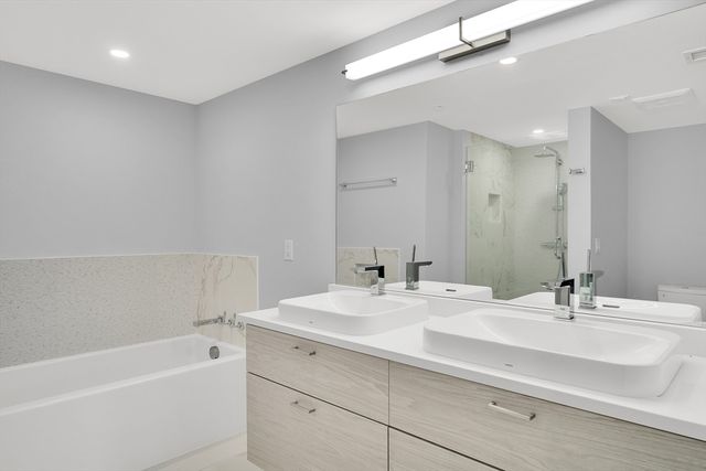 771-781 Harrison PH-8, Boston, MA 02118