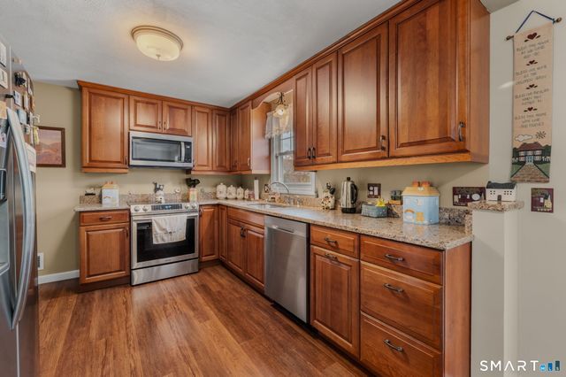25 Sandy Hollow Drive, Waterford, CT 06385