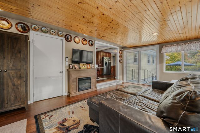 25 Sandy Hollow Drive, Waterford, CT 06385