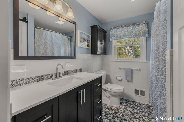 25 Sandy Hollow Drive, Waterford, CT 06385
