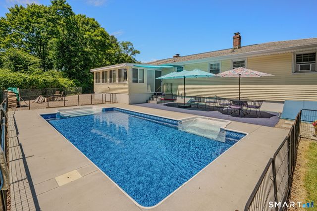 25 Sandy Hollow Drive, Waterford, CT 06385