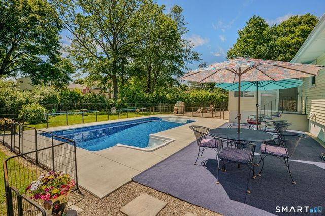 25 Sandy Hollow Drive, Waterford, CT 06385
