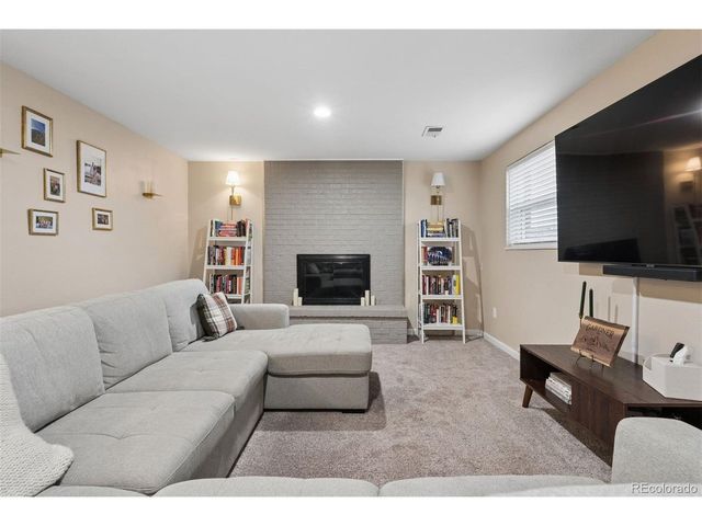 6089 W 70th Ave, Arvada, CO 80003