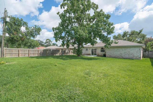 408 Bellmar Lane, Friendswood, TX 77546