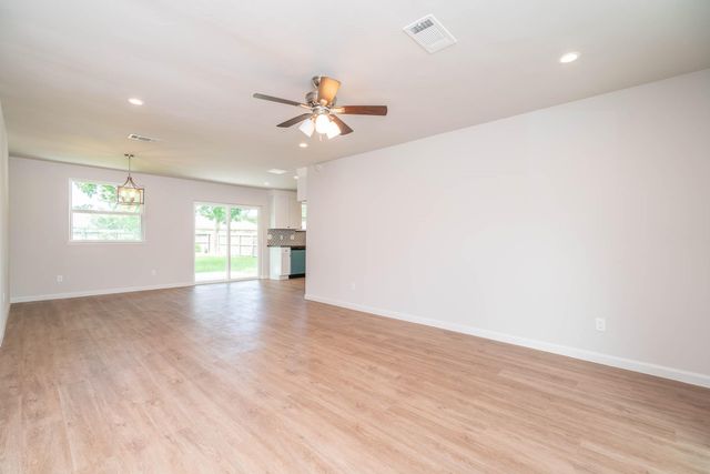 408 Bellmar Lane, Friendswood, TX 77546