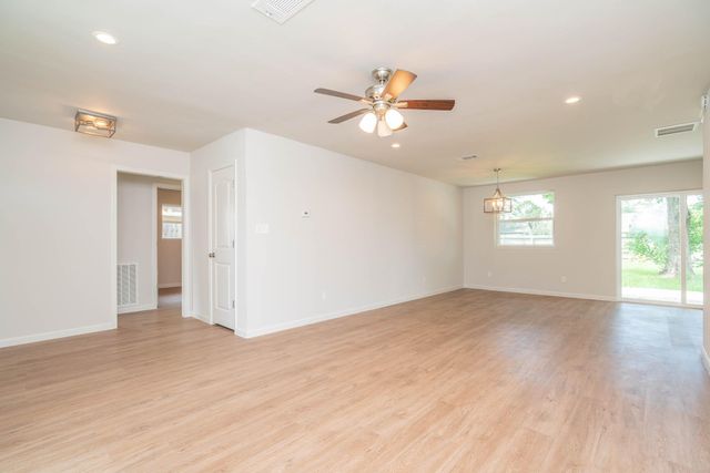 408 Bellmar Lane, Friendswood, TX 77546