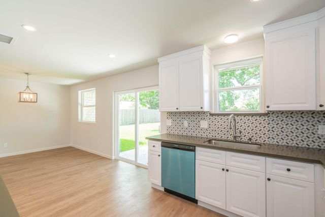 408 Bellmar Lane, Friendswood, TX 77546