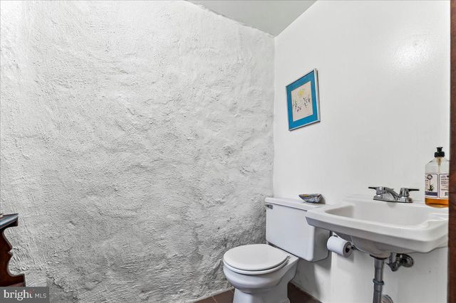 520 BURNHAM RD, Philadelphia, PA 19119