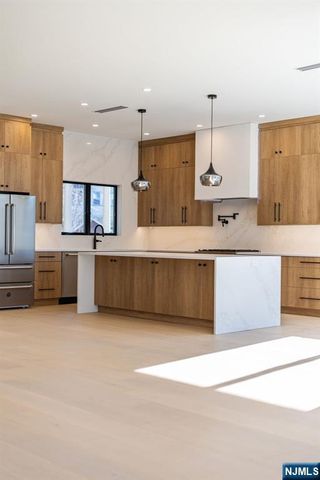 117 Henry Street LEFT, Palisades Park, NJ 07650