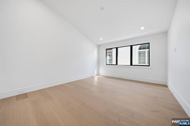 117 Henry Street LEFT, Palisades Park, NJ 07650