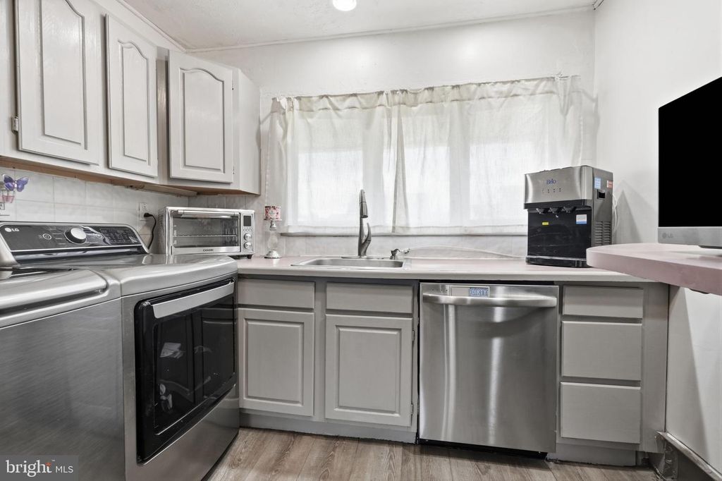 52 ROBIN HILL LN, LEVITTOWN, PA 19055 — photo 4