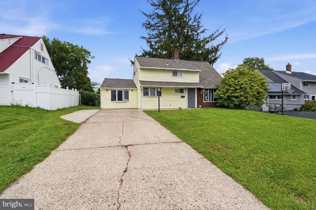 52 ROBIN HILL LN, LEVITTOWN, PA 19055 — photo 5